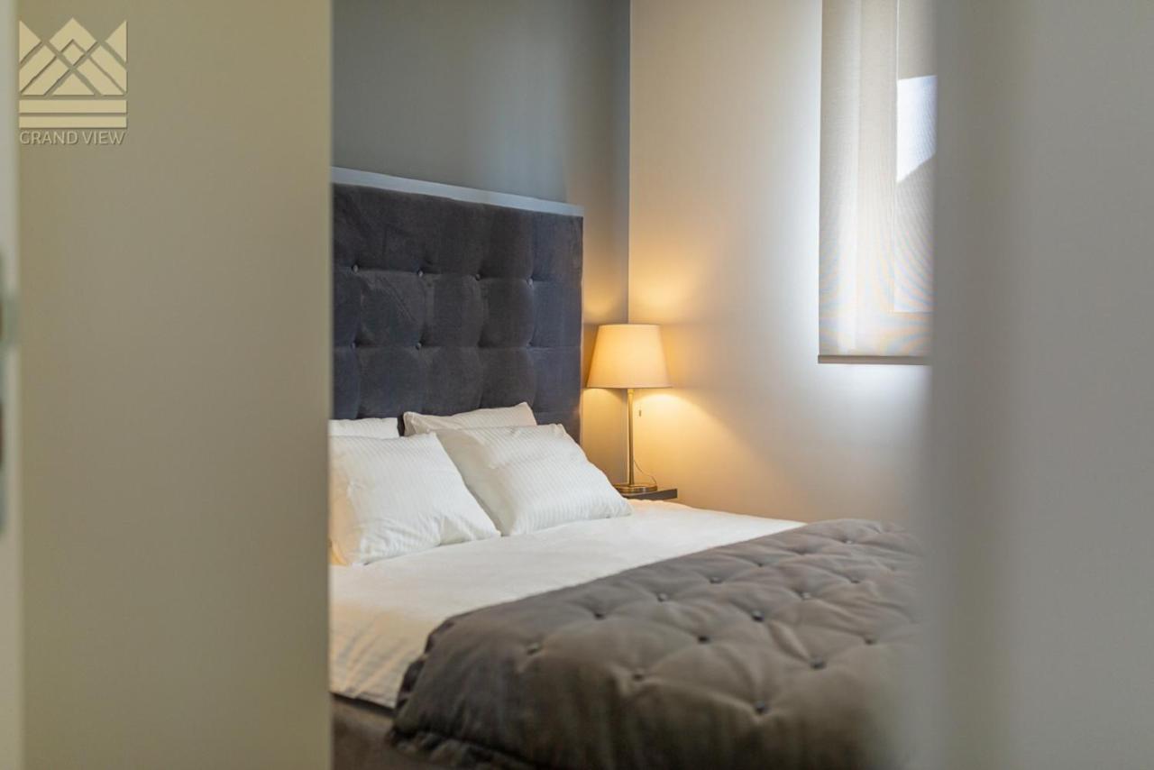 Grand View Apartment *